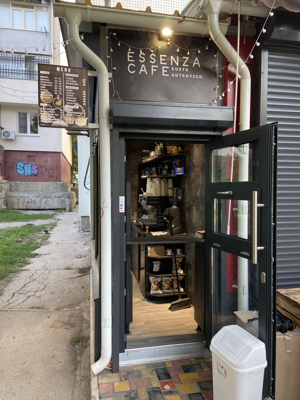  "ESSENZA CAFE" SRL